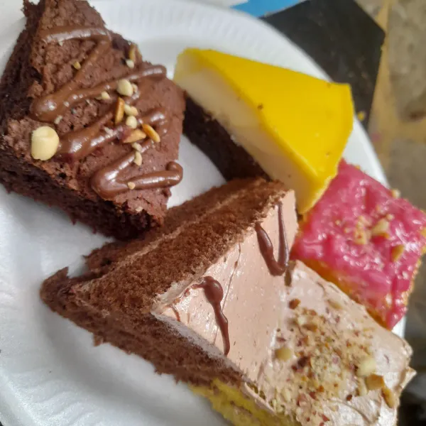 Dulceria - Pastelería - Panadería- Chocolatería
Nos especializamos en hace de su día importante un día especial
Trabajo por encargo mínimo dos días de antelación y con pago de la mitad doctora adelantadomínimo dos días de antelación y con pago de la mitad por adelantado
Los accesorios de los cakes (perlas, Topper y demás) son con costo aparte que breve en la categoría de Costos adicionales