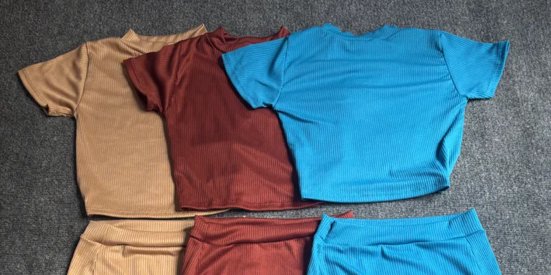 Conjunto de Pulover y Saya (tela Espagueti) 