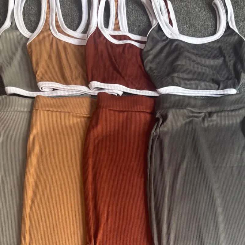 Conjuntos de saya con borde blanco 