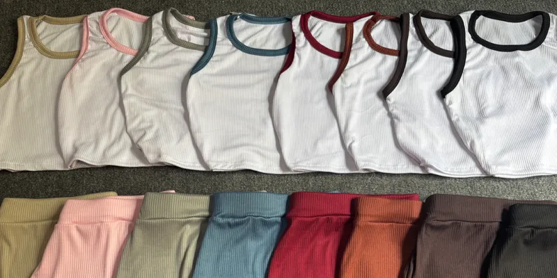 Conjunto de saya y blusa desmangada 