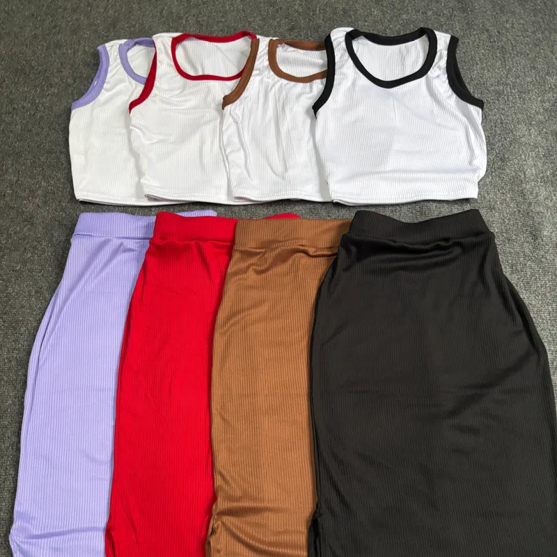 Conjunto de saya y blusa desmangada 