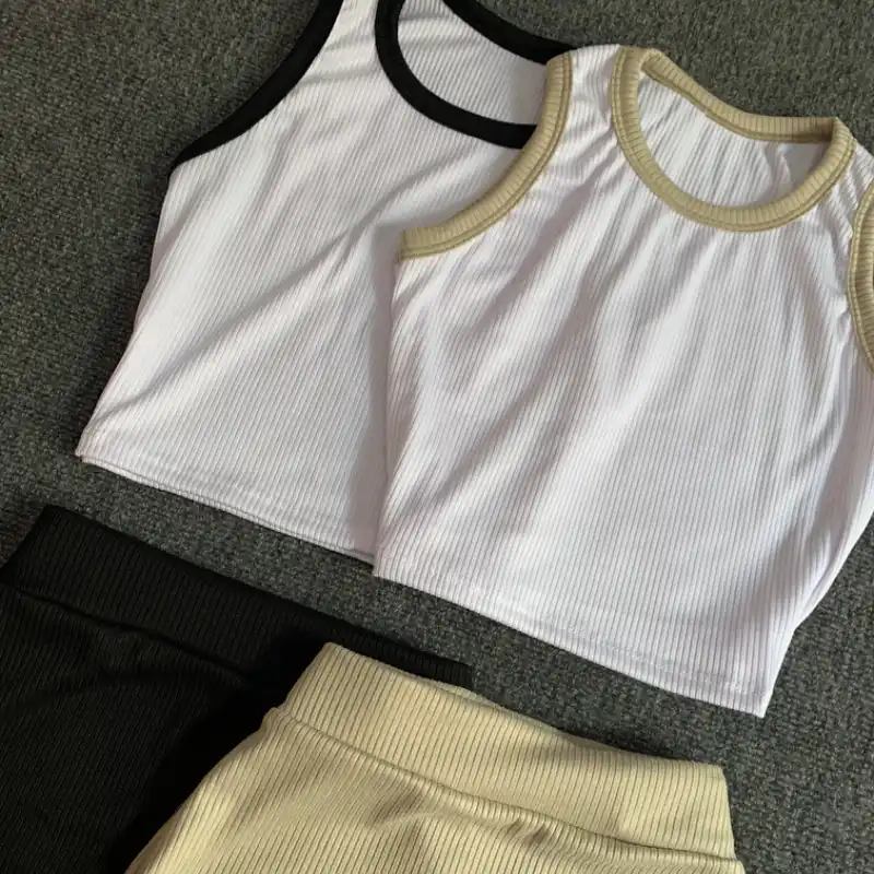Conjunto de saya y blusa desmangada 