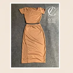 Conjunto de top cuello redondo  y saya💗 