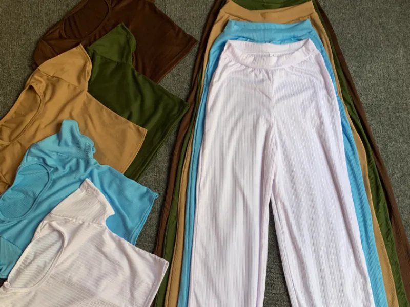 Juegos de pantaloneta con Pulover cuello redondo 