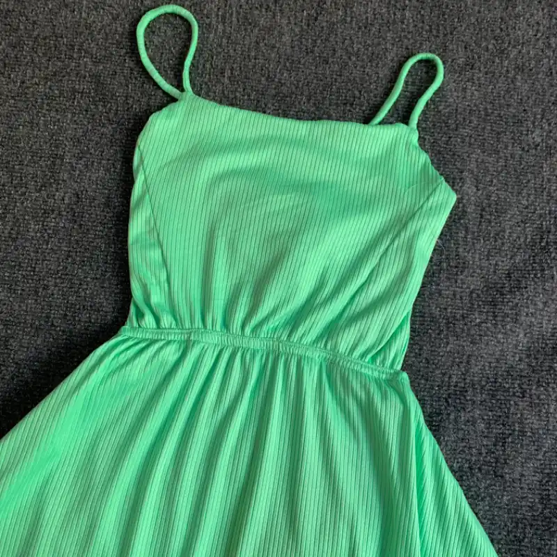 Vestido corto con espalda descubierta cruzada Verde menta 💚