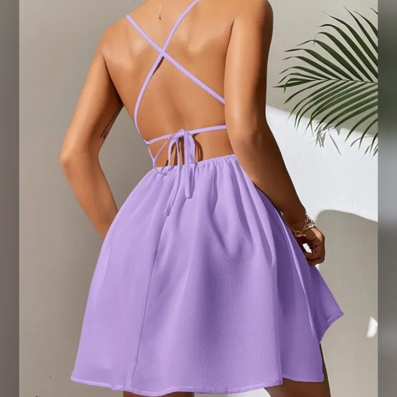 Vestido corto con espalda descubierta cruzada 💗