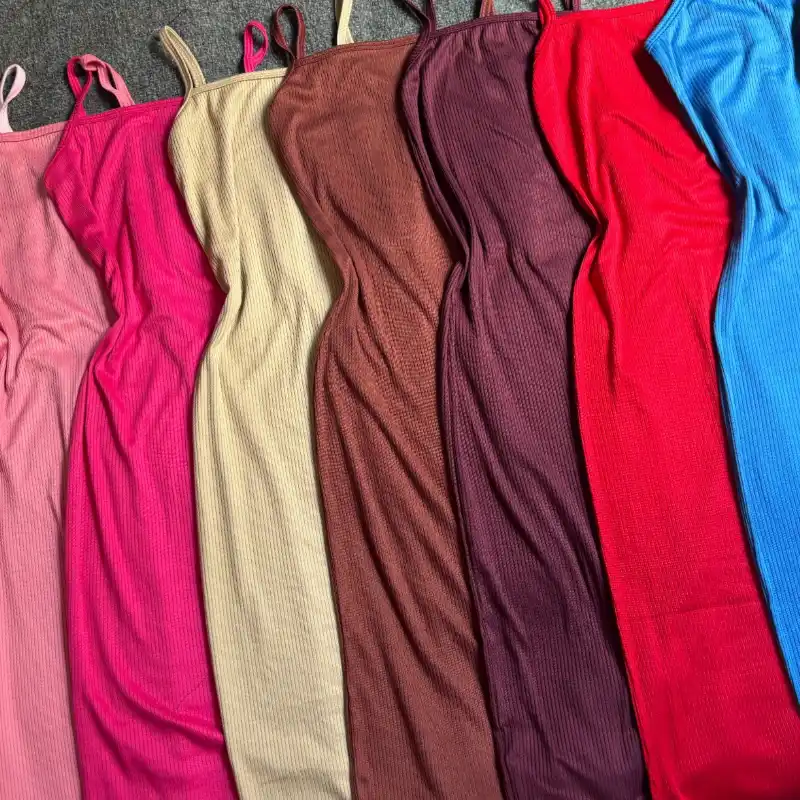Vestido de tirantes largo/cerrado (tela espagueti ) disponibles varios colores 