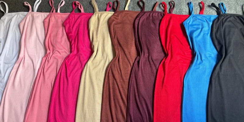 Vestido de tirantes largo/cerrado (tela espagueti ) disponibles varios colores 