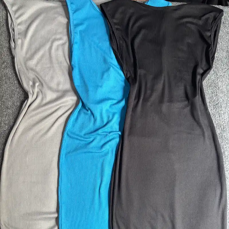 Vestido largo cerrado con espalda descubierta 💗
