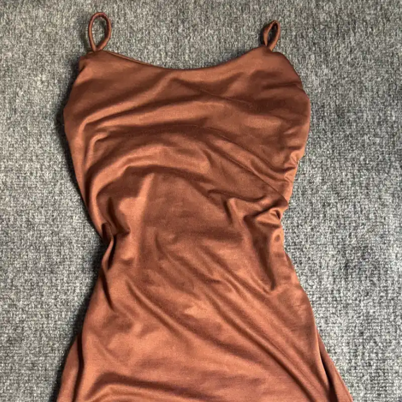 Vestido largo de espalda descubierta cruzada 🤎carmelita 