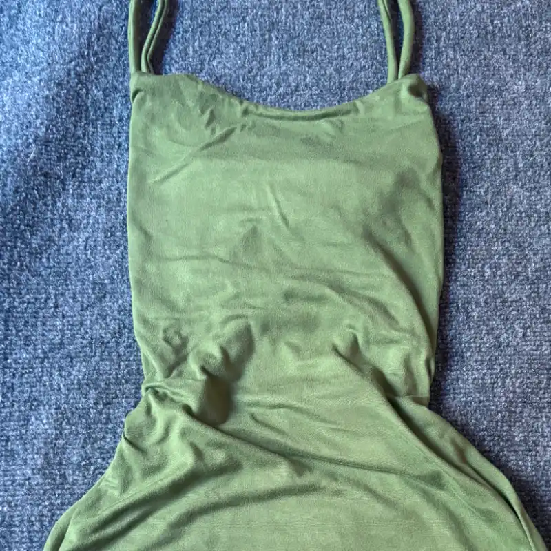 Vestido largo de espalda descubierta cruzada 💚verde aceituna 