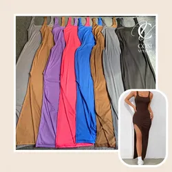 Vestido tipo camiseta con abertura en la pierna 