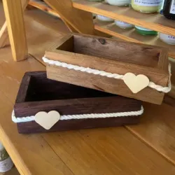 Caja de madera pequeña
