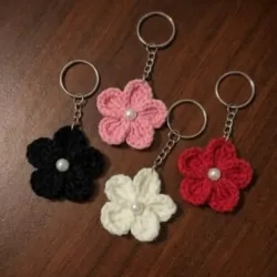 Llavero tejido flor