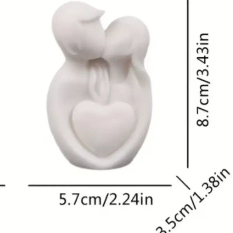 Abrazo con corazón. Figura decorativa de yeso
