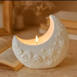 Elegante maceta de yeso con forma de luna y relieves. Para plantas artificiales o para velas (no incluidas)