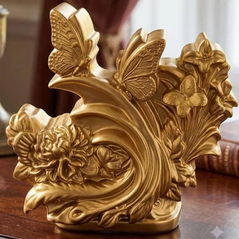 Jardín silvestre. Figura decorativa de yeso