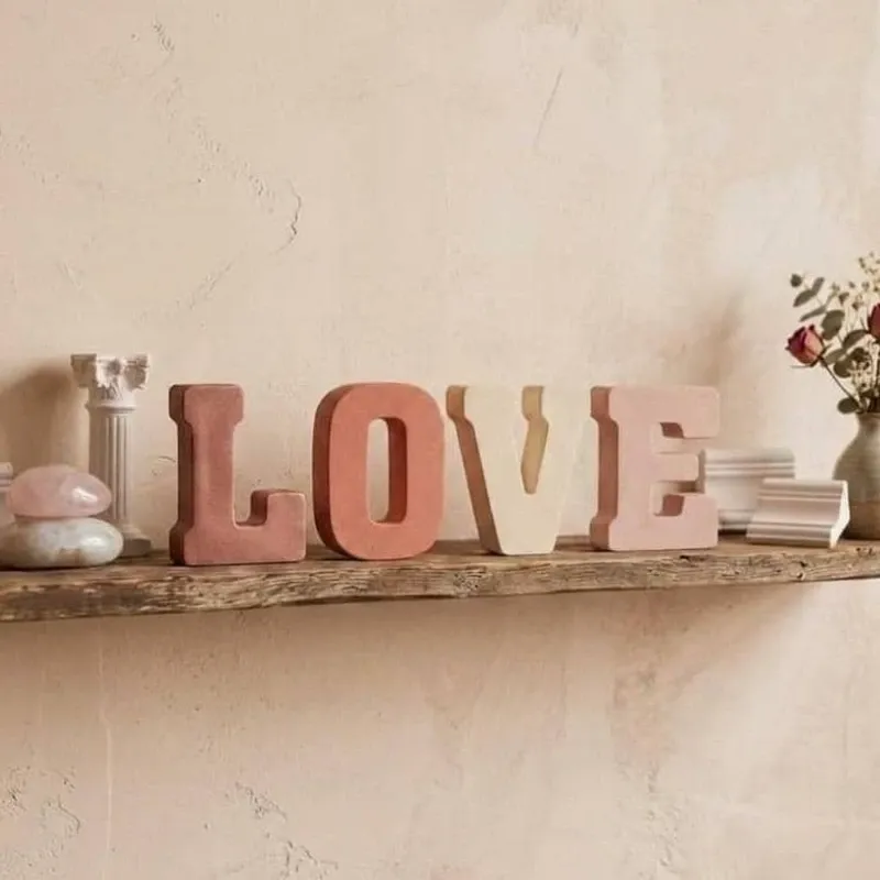 Letras decorativas de yeso. Gran tamaño. LOVE