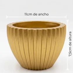 Maceta cónica grande. Dorado