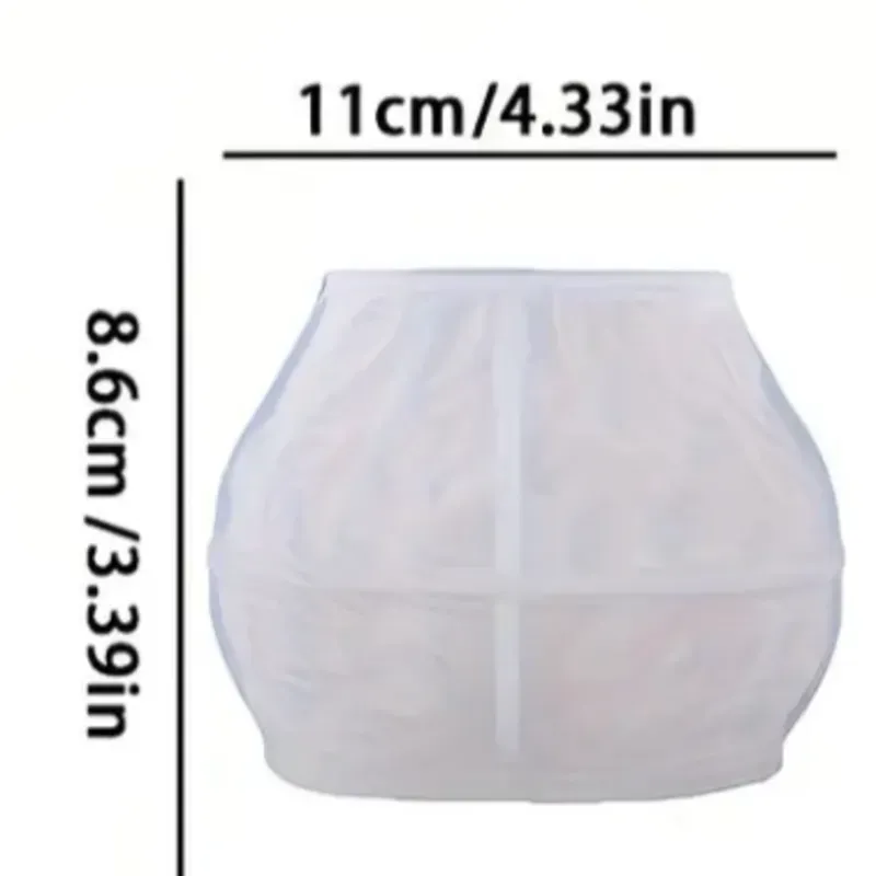 Maceta de yeso con diseño de corazón y flores a relieve