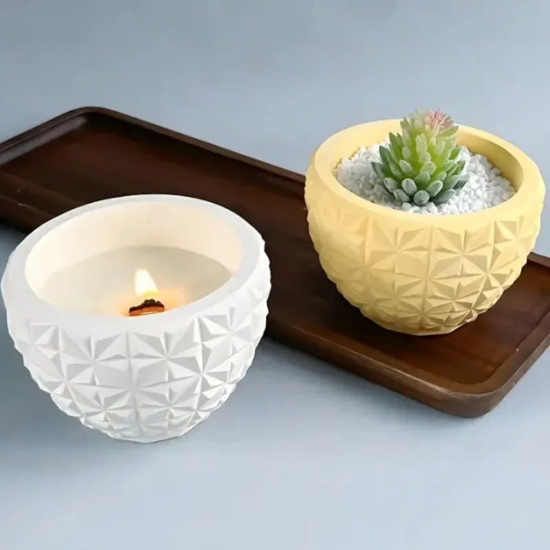 Maceta de yeso con patrón tridimensional. Para plantas artificiales o para velas (no incluidas)