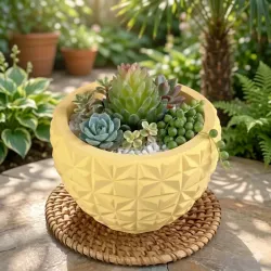 Maceta de yeso con patrón tridimensional. Para plantas artificiales o para velas (no incluidas)