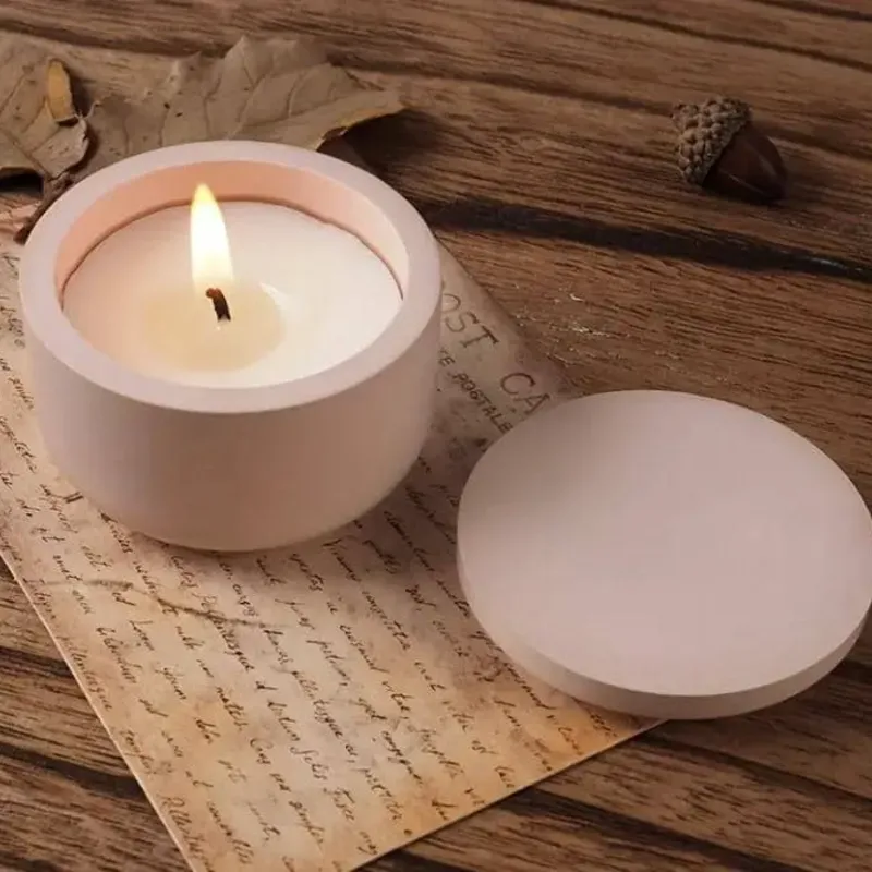 Maceta redonda con tapa. Para plantas artificiales o para velas (noincluidas)