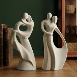 Juego de dos pequeñas estatuillas de yeso