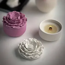 Porta velas o joyero de yeso con tapa de Camelia