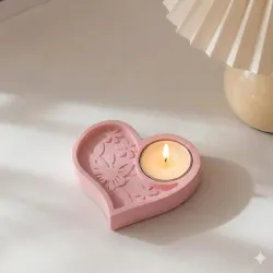 Portavelas de yeso con forma de corazón. No incluye vela
