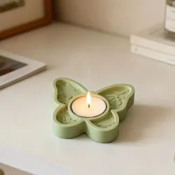 Portavelas de yeso con forma de mariposa. No incluye vela.