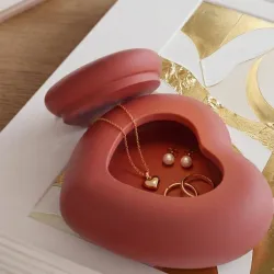 Portavelas o joyero de yeso con forma de corazón