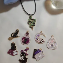 Collar con dijesitos