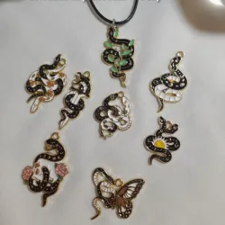 Collar con dijesitos