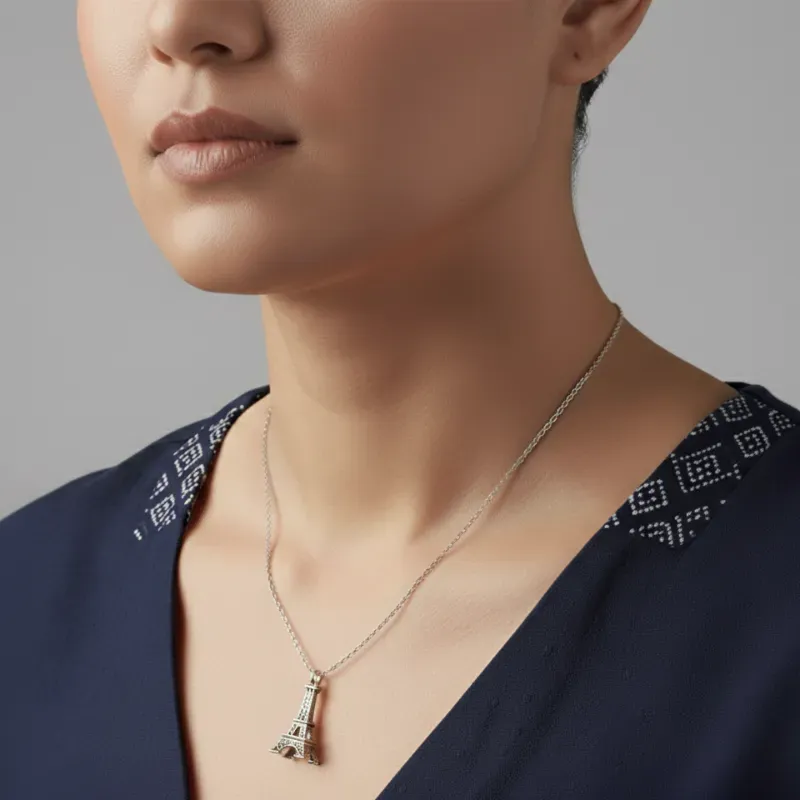 Cadena de acero inoxidable con torre de Eiffel