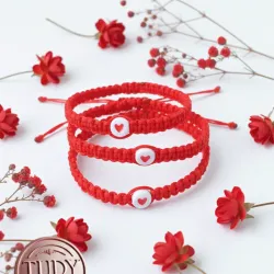 Pulsos rojos tejidos 