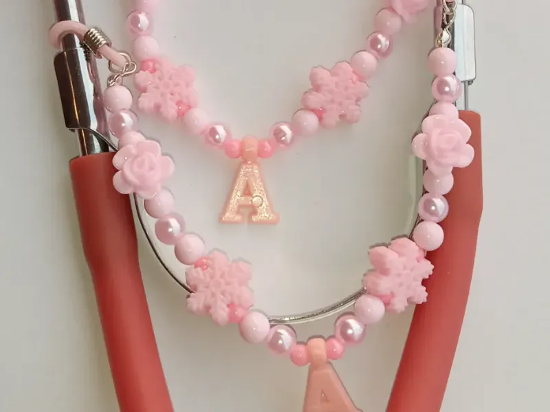 Adorno para estetoscopio y cuños médicos 