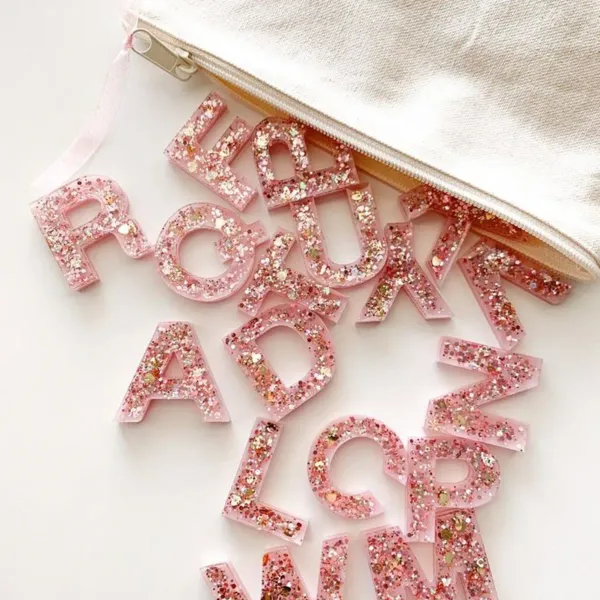 Creearte: Donde tus Sueños se Solidifican en Arte ✨
En Creearte, transformamos ideas y emociones en accesorios únicos y deslumbrantes. 💫
Cada pieza que creamos es 100% artesanal, elaborada con esmero y la más fina resina epóxica, capturando colores, formas y esencias en un objeto eterno. ¿Imaginas llevar contigo ese recuerdo especial, tu color favorito o una esencia única?
🎨 Personalizamos totalmente según tu gusto. Tú nos inspiras, nosotros creamos.
💎Brillo, durabilidad y exclusividad en cada detalle.
❤️Hecho con amor y dedicación, pensado para ti.