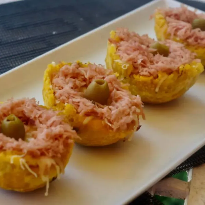 Tostones rellenos de Jamon y queso