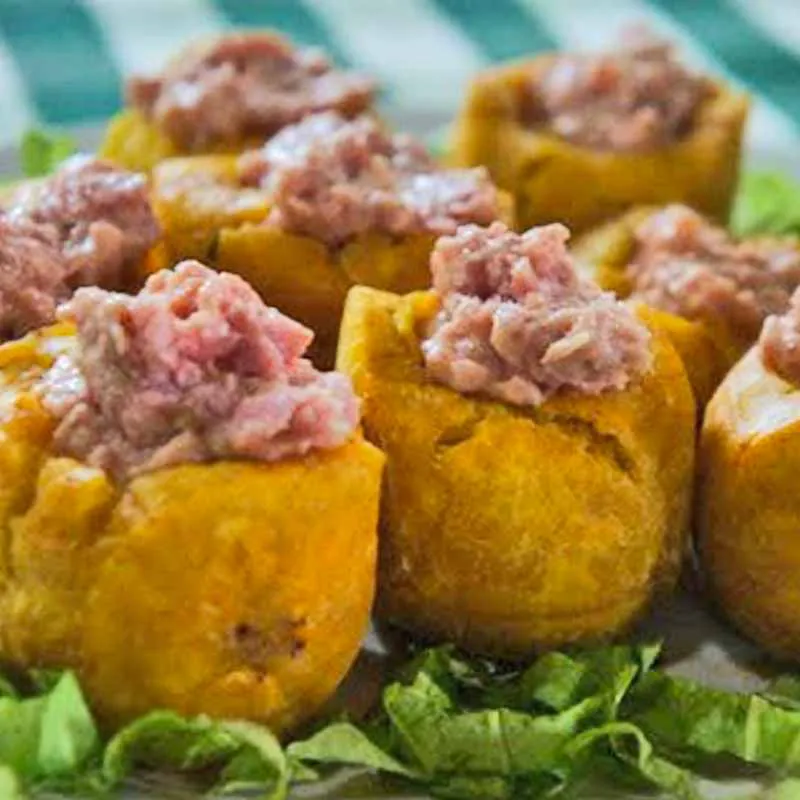 Tostones rellenos de Jamon y queso