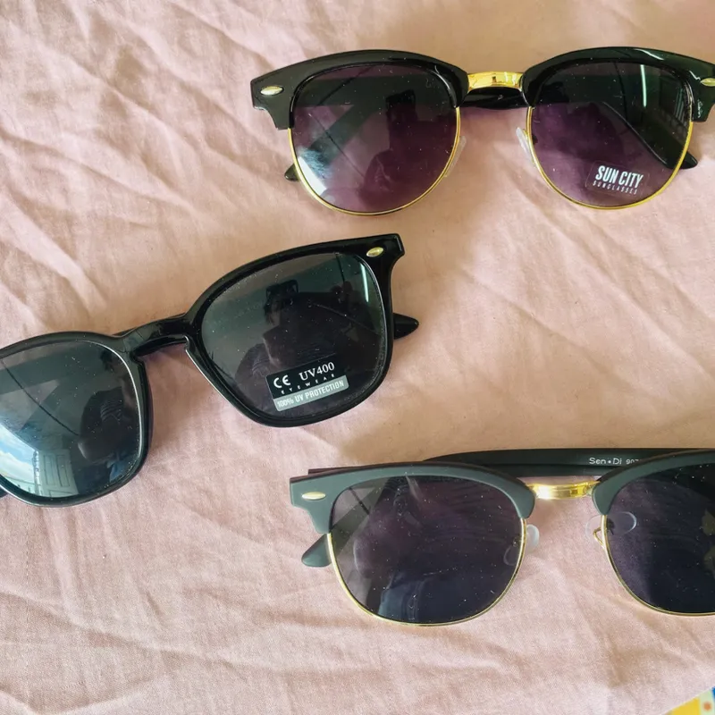 Gafas de sol con lentes oscuros 