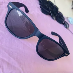 Gafas de sol con lentes oscuros 