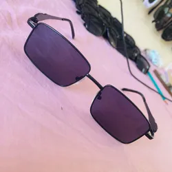 Gafas de sol con lentes oscuros 