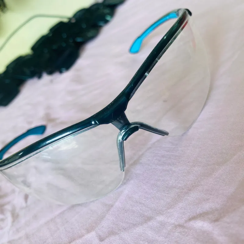 Gafas de sol con lentes transparentes 