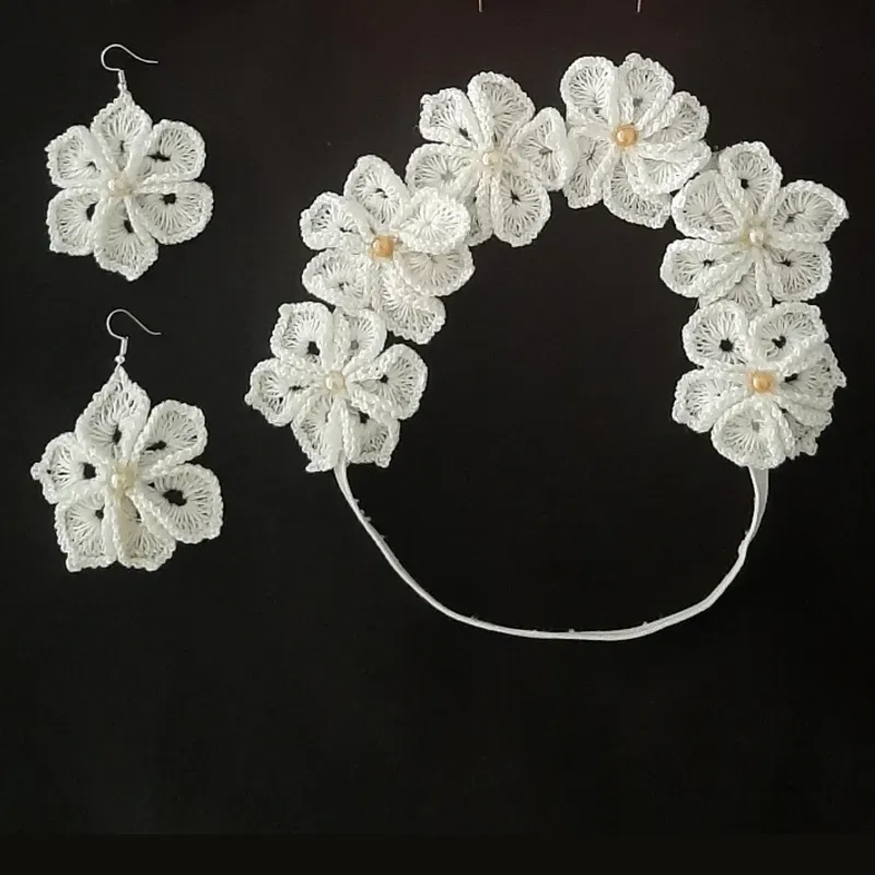 Diadema y aretes 