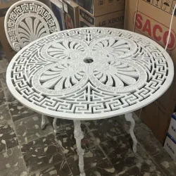 El juego de mesa de 4 sillas