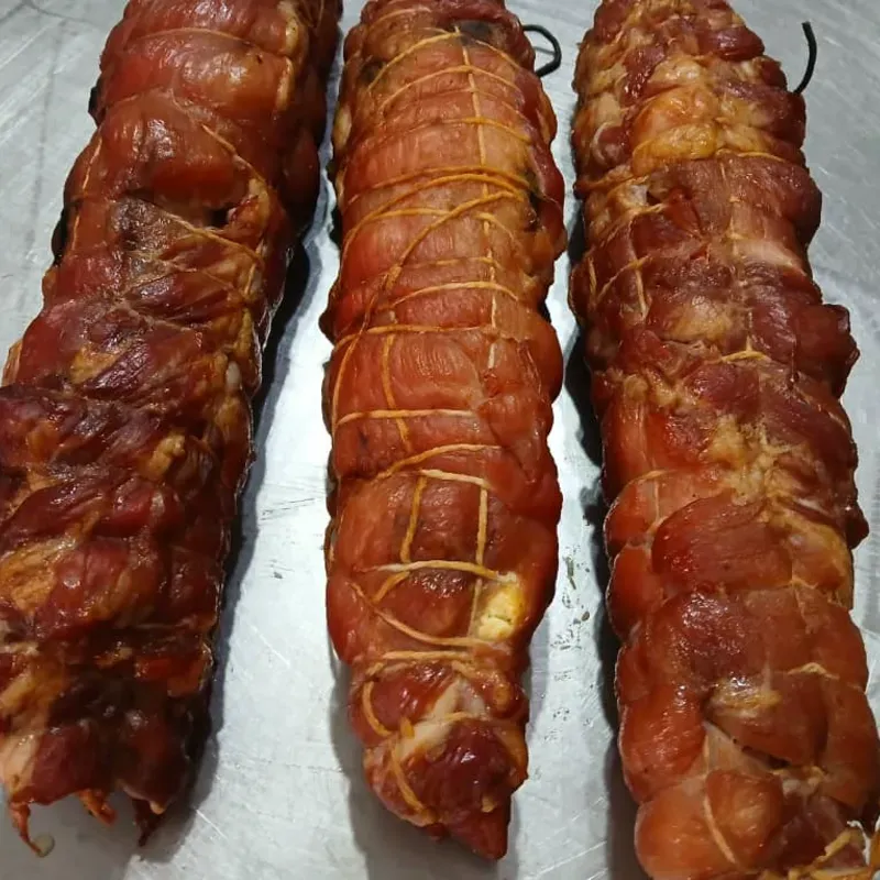 Rollitos de cerdo ahumado relleno con jamón y queso 