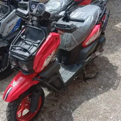 Moto automática Yoazaky 200 cc con certifico en mano
