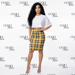 Conjunto Saya de cuadros y pulover cajita blanco