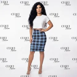 Conjunto Saya de cuadros y pulover cajita blanco
